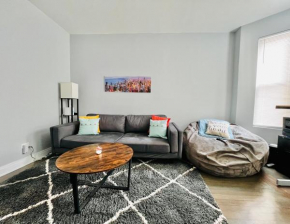 Lovely Logan Square 2-Bedroom in Chicago